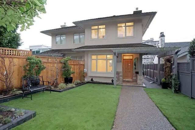 2376 Marine Drive, West Vancouver