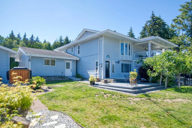 6135 Fairway Avenue, Sechelt