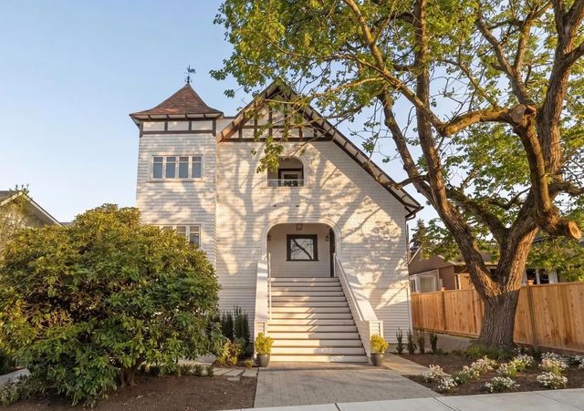 326 W 14th Street 1, North Vancouver