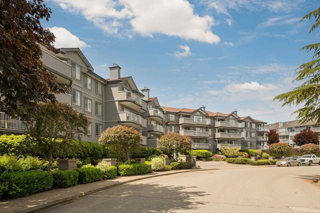 5375 205 Street 110, Langley