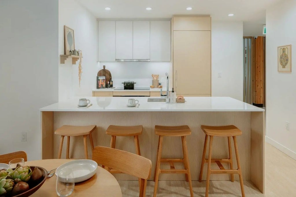 3633 Willingdon Avenue 2004, Burnaby