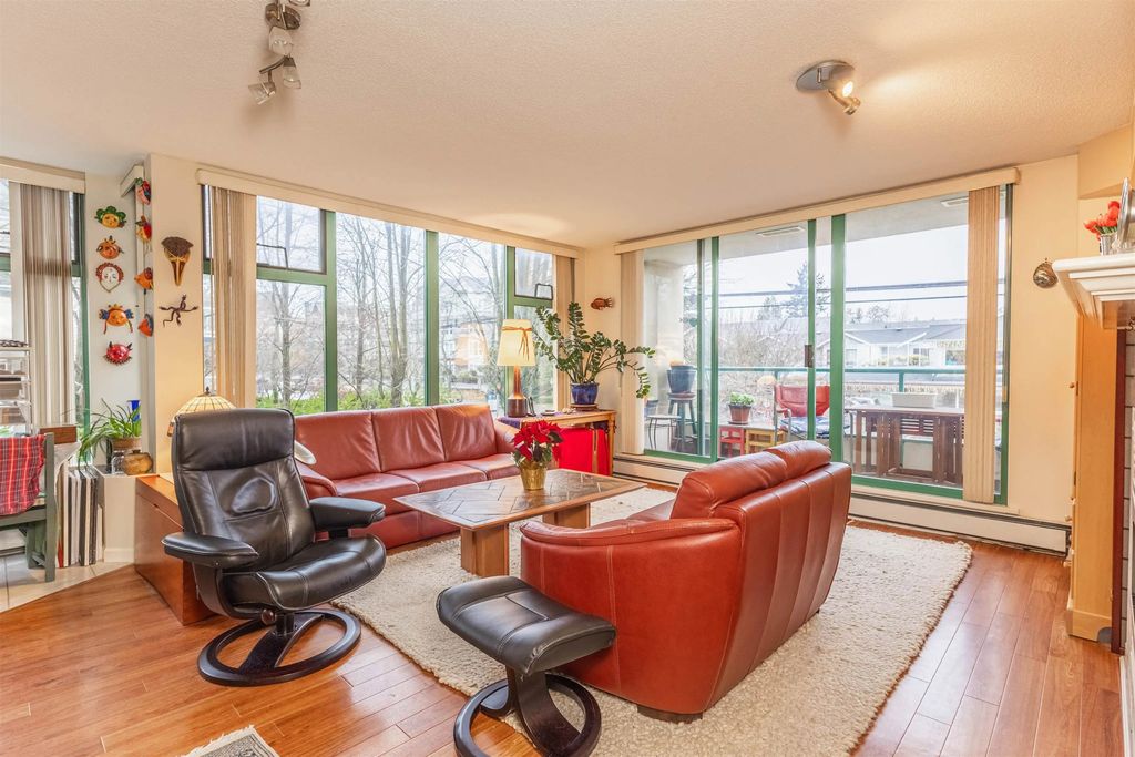 15466 North Bluff Road 207, White Rock