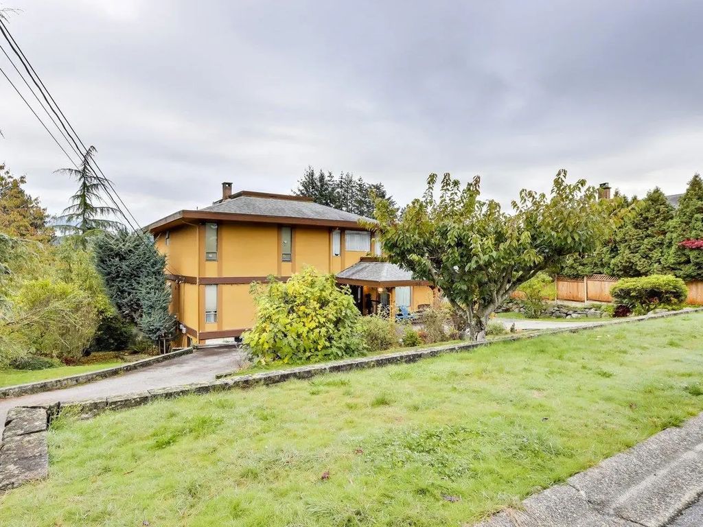 534 Beachview Drive, North Vancouver