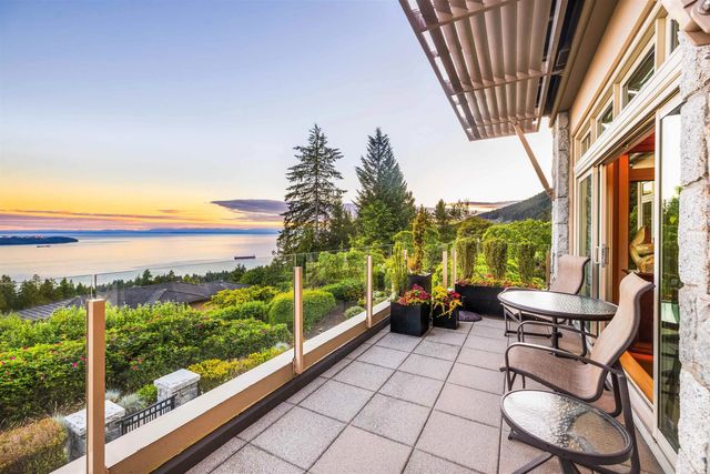 2535 Garden Court 101, West Vancouver