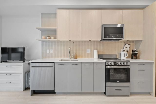 10777 138 Street 211, Surrey