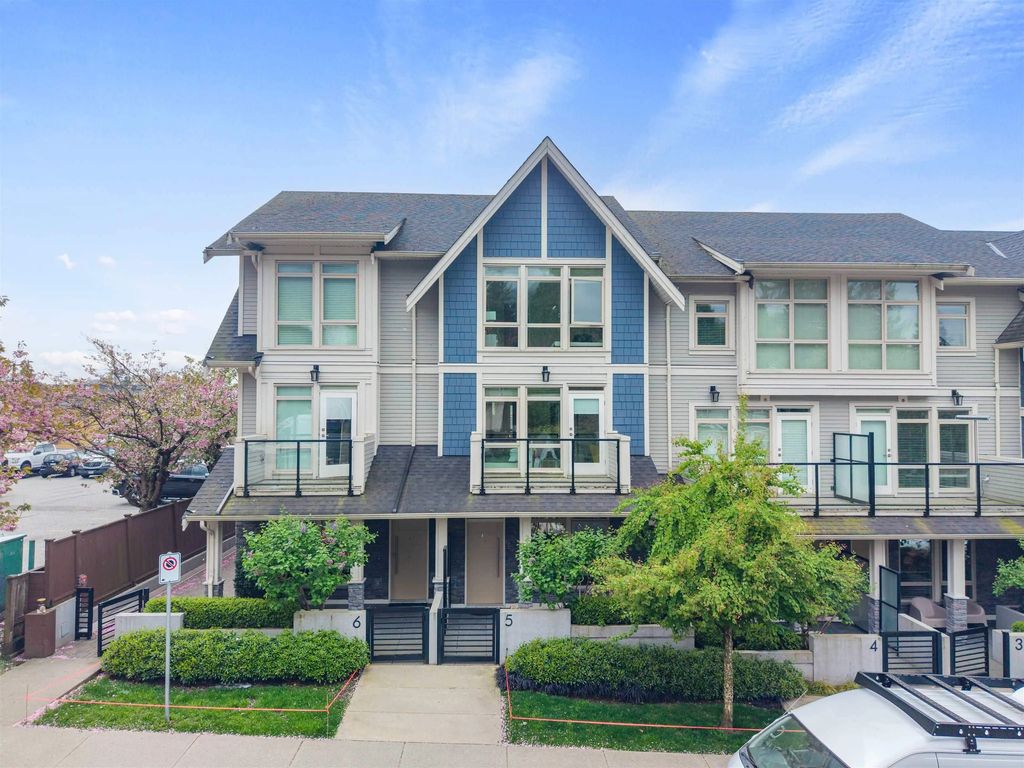115 W Queens Road 5, North Vancouver