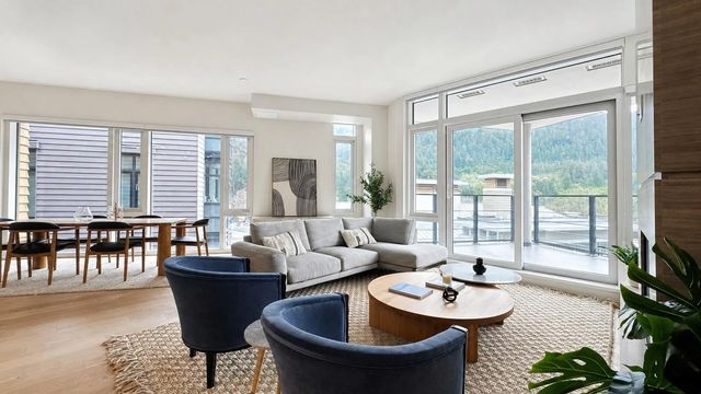6687 Nelson Avenue 501, West Vancouver