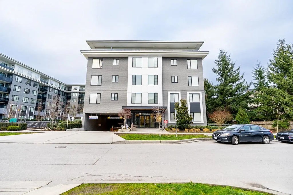 15835 85 Avenue 402, Surrey