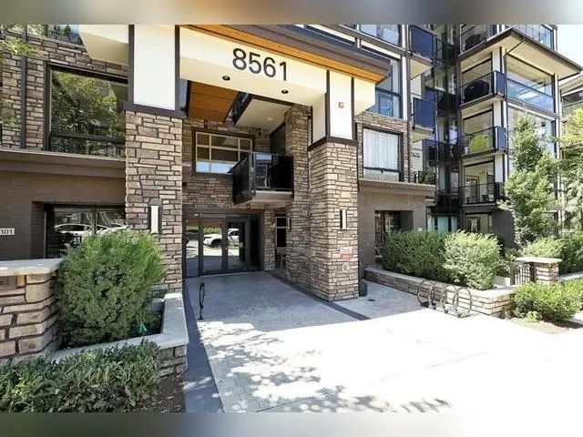 8561 203a Street 405, Langley