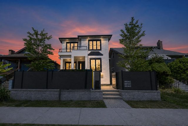 425 E 56th Avenue, Vancouver