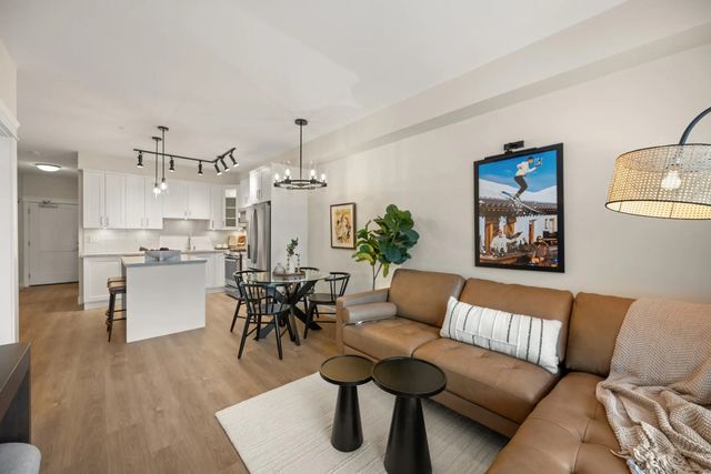 20926 83 Avenue 407, Langley