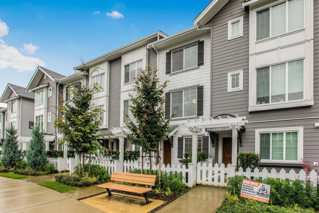 7919 204b Street 27, Langley