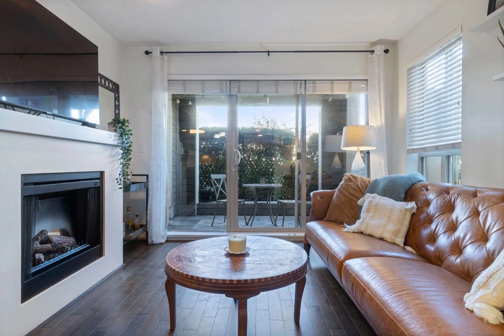 8915 202 Street 105, Langley