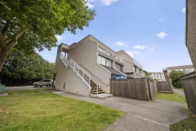 17708 60 Avenue 55, Surrey