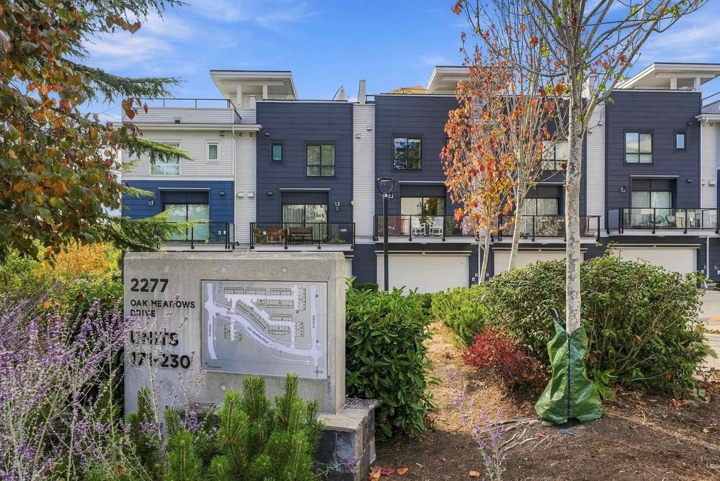 2277 Oak Meadows Drive 202, Surrey