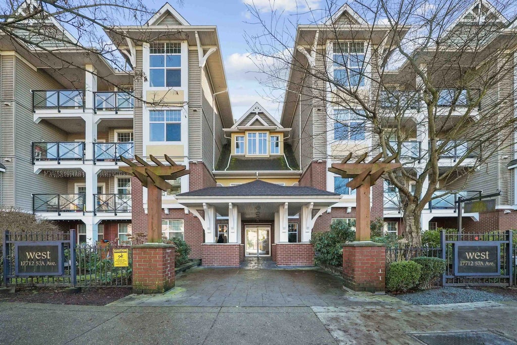 17712 57a Avenue 213, Surrey