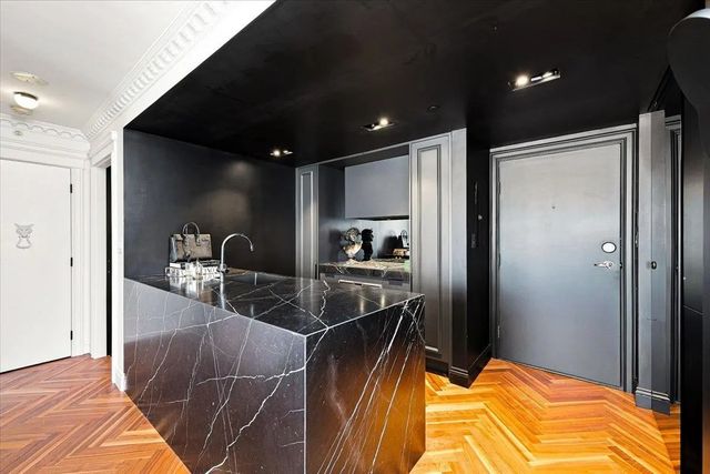 198 Aquarius Mews 2503, Vancouver