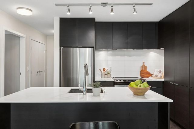 1679 Lloyd Avenue 506, North Vancouver