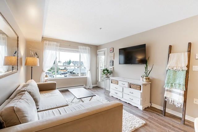 5465 203 Street 313, Langley