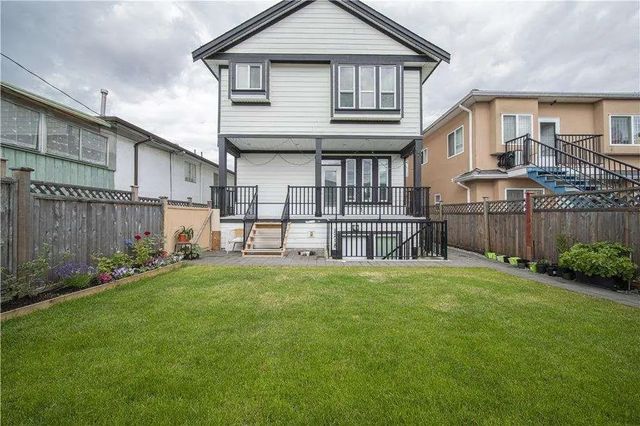 2216 Mannering Avenue, Vancouver