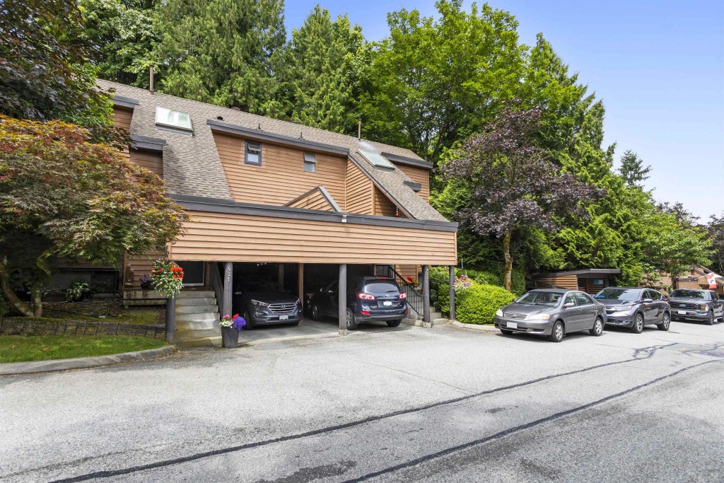 423 Cambridge Way, Port Moody