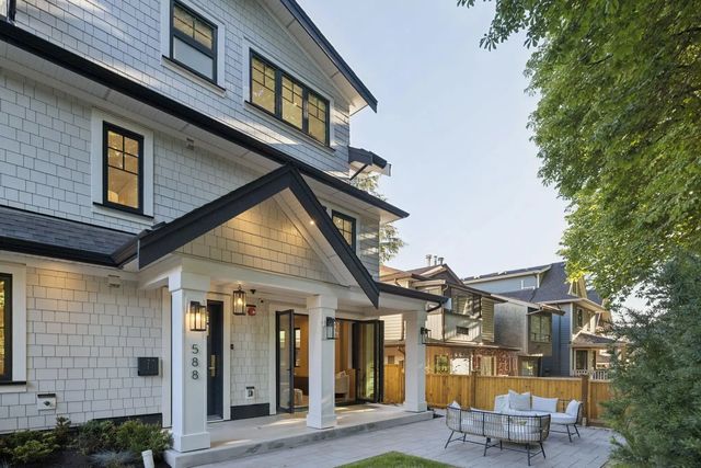 588 E 10th Avenue, Vancouver