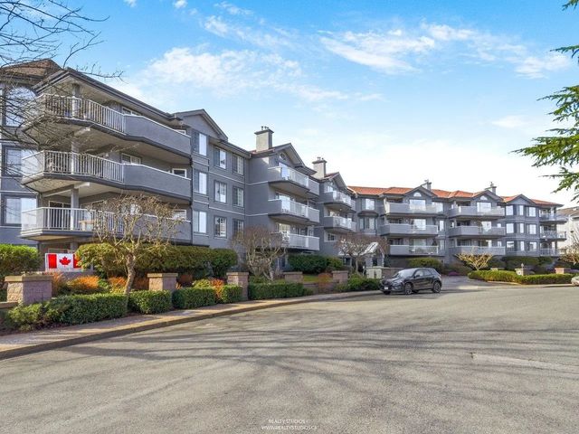 5375 205 Street 312, Langley