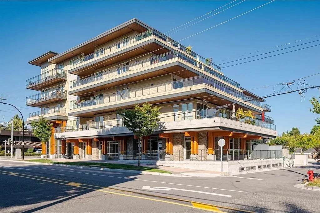 14022 North Bluff Road 203, White Rock