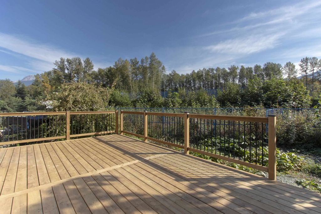 39884 Government Road 3, Squamish