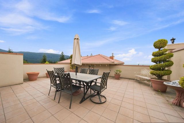 3176 Plateau Boulevard 302, Coquitlam