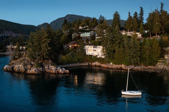 5530 Parthenon Place, West Vancouver