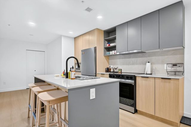 13439 94a Avenue 105, Surrey