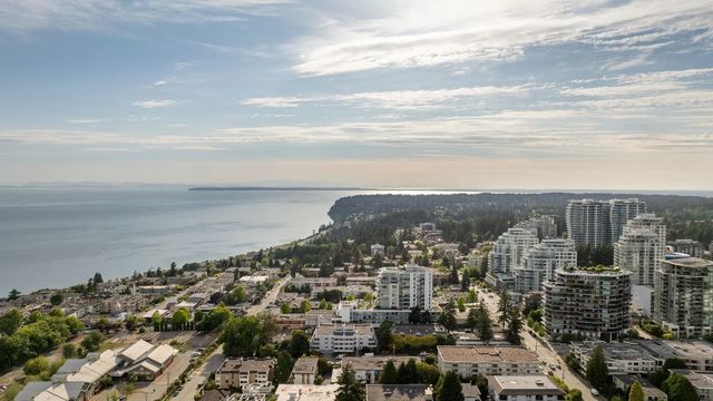 1342 Johnston Road 502, White Rock