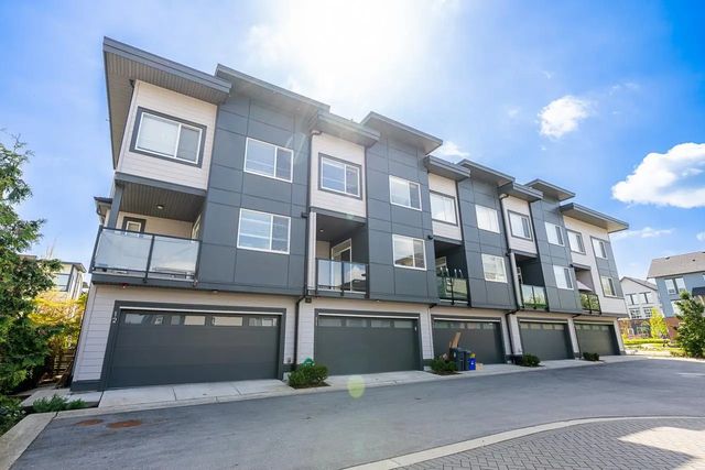 20134 81a Avenue 11, Langley
