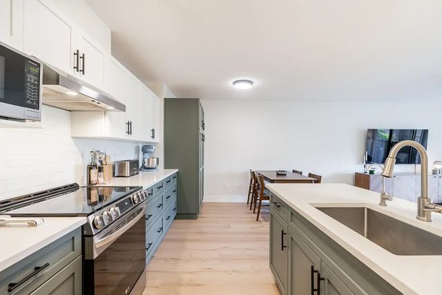 1200 Pacific Street 302, Coquitlam