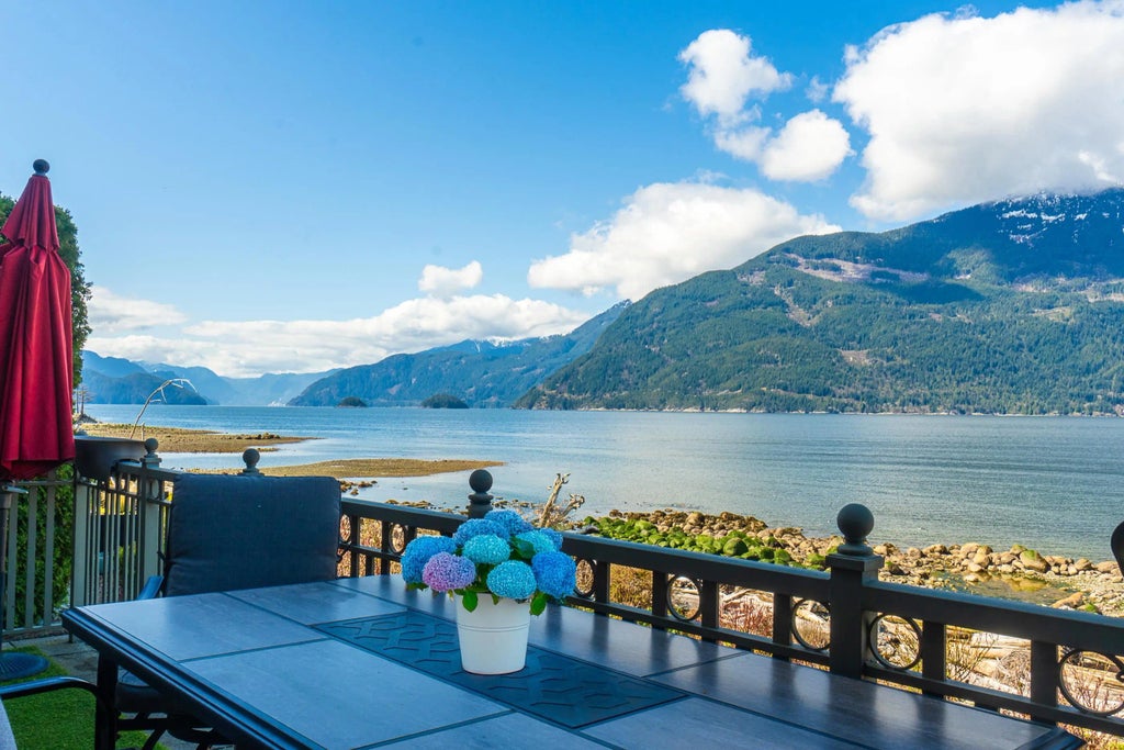 10 Beach Drive, Furry Creek