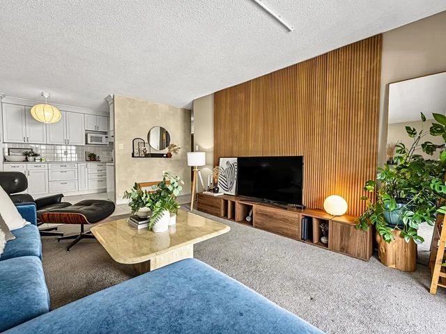 275 W 2nd Street 309, North Vancouver