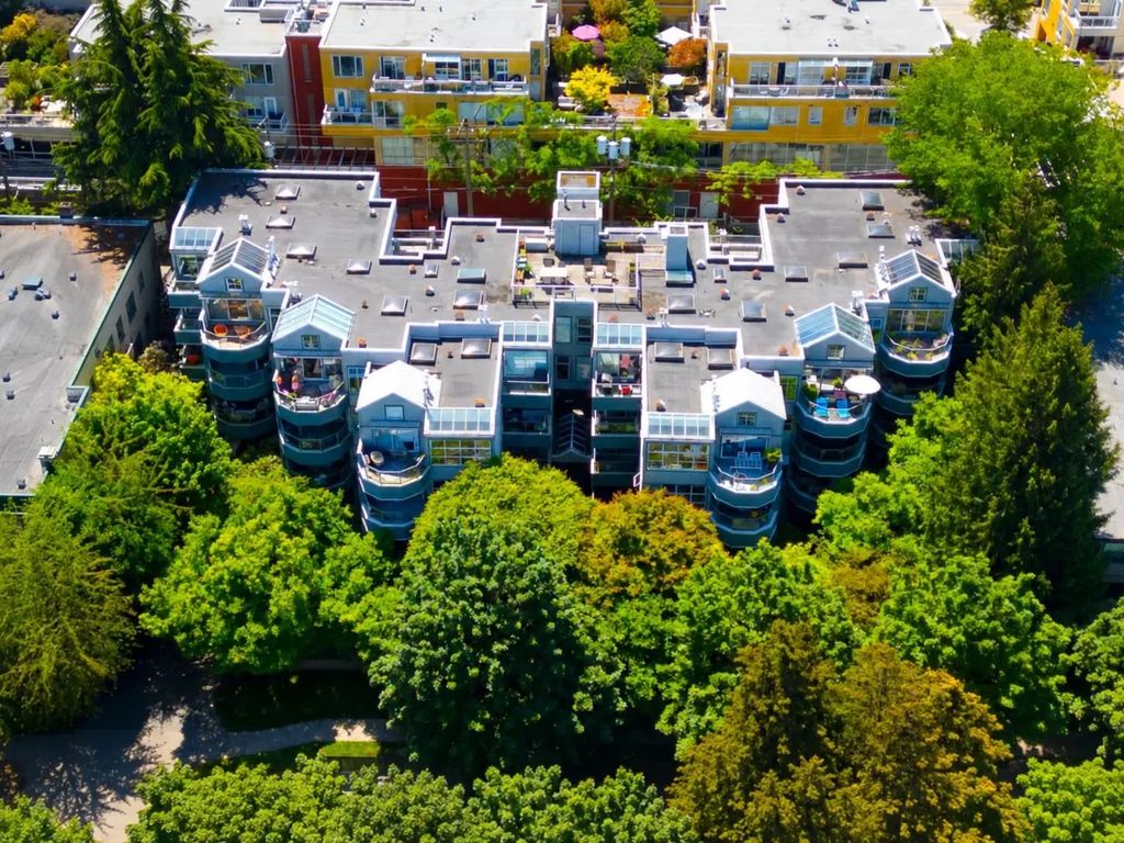 2250 W 3rd Avenue 301, Vancouver