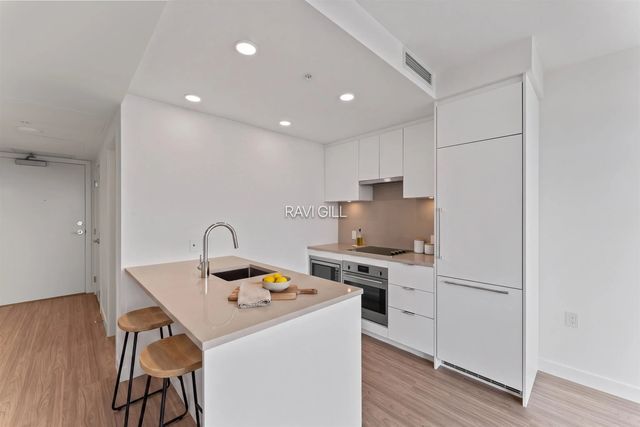 13675 107a Avenue 3003, Surrey