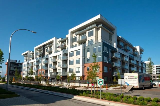 7936 206 Street 423, Langley