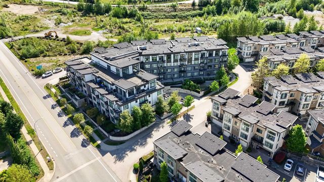 9983 E Barnston Drive Street 201, Surrey
