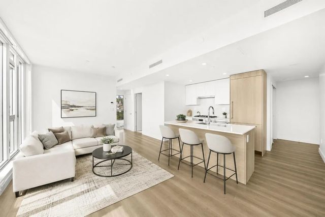 901 Lougheed Highway 1506, Coquitlam