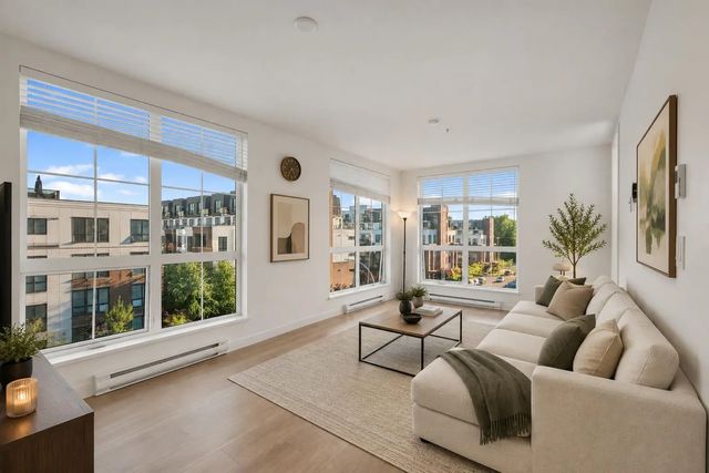 8379 201 Street 409, Langley