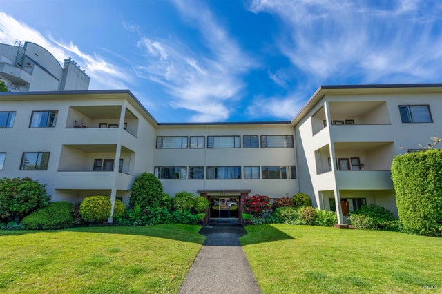 2250 W 43rd Avenue 105, Vancouver