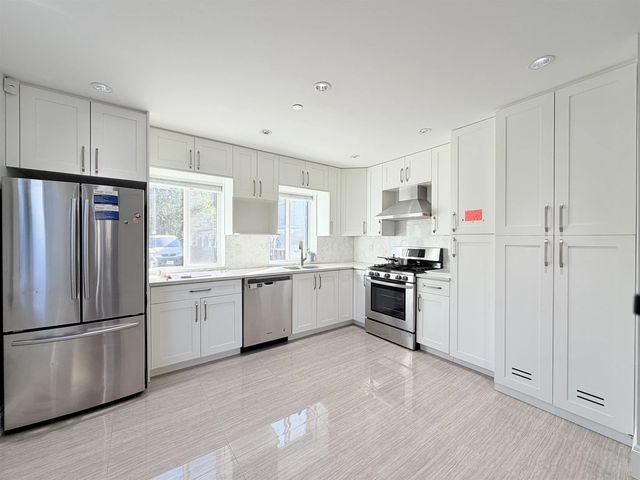 2532 5th Av W, Vancouver