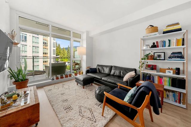 2385 Emery Court 405, North Vancouver