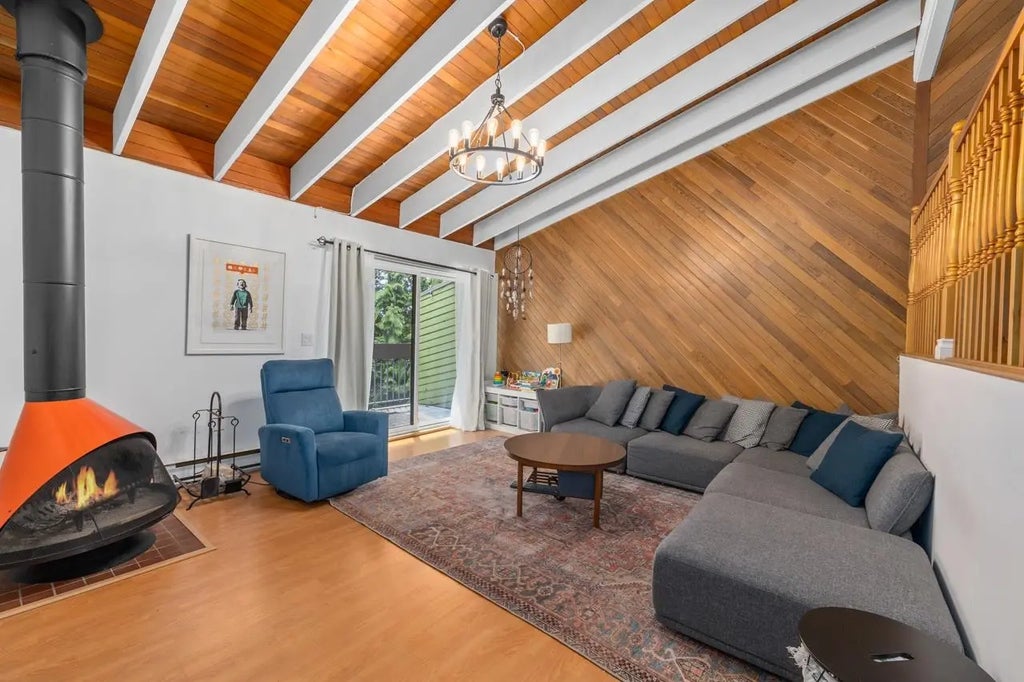 2686 Kingsford Avenue, Burnaby