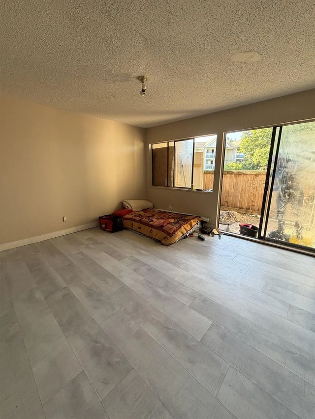 17700 60 Avenue 10, Surrey
