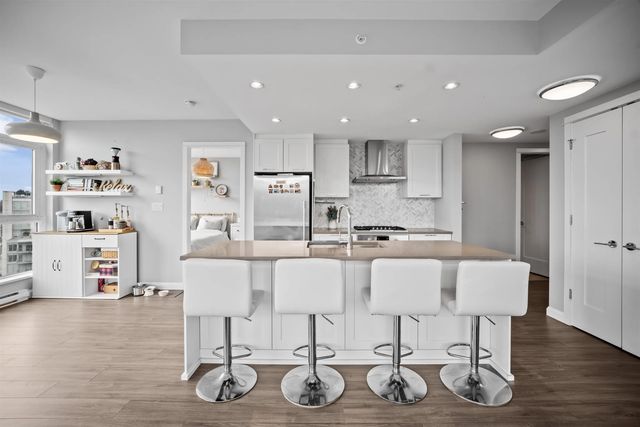 520 Como Lake Avenue 2005, Coquitlam