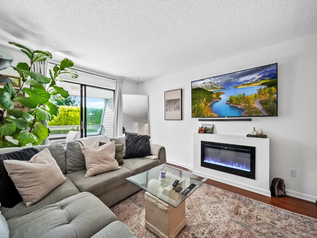 1341 George Street 111, White Rock